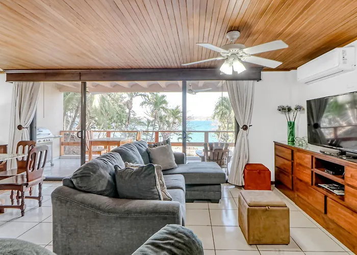 Ideal 2br Oceanfront 2nd-floor | Balcony Apartment Playa Flamingo