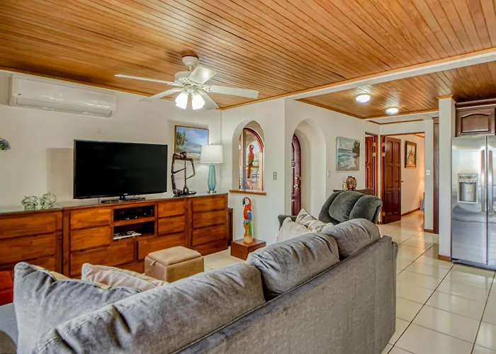Ideal 2br Oceanfront 2nd-floor | Balcony Apartment