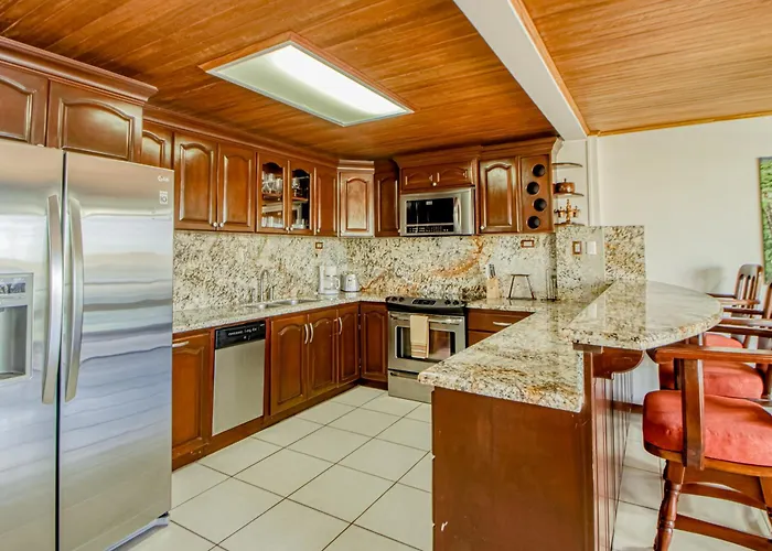 Ideal 2br Oceanfront 2nd-floor | Balcony Apartment