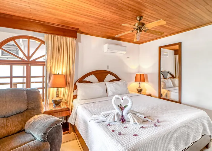 Ideal 2br Oceanfront 2nd-floor | Balcony Apartment *