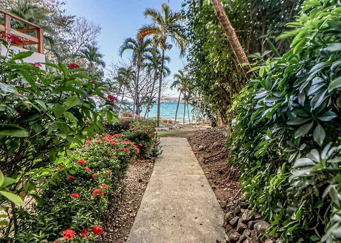 Ideal 2br Oceanfront 2nd-floor | Balcony Apartment Playa Flamingo
